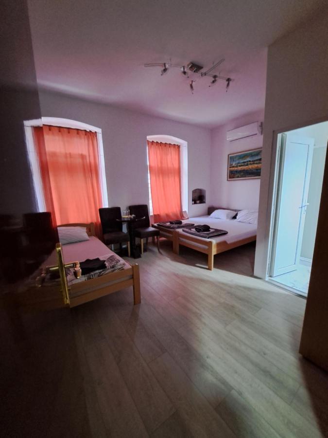 Tabacco Rooms Obrenovac  エクステリア 写真